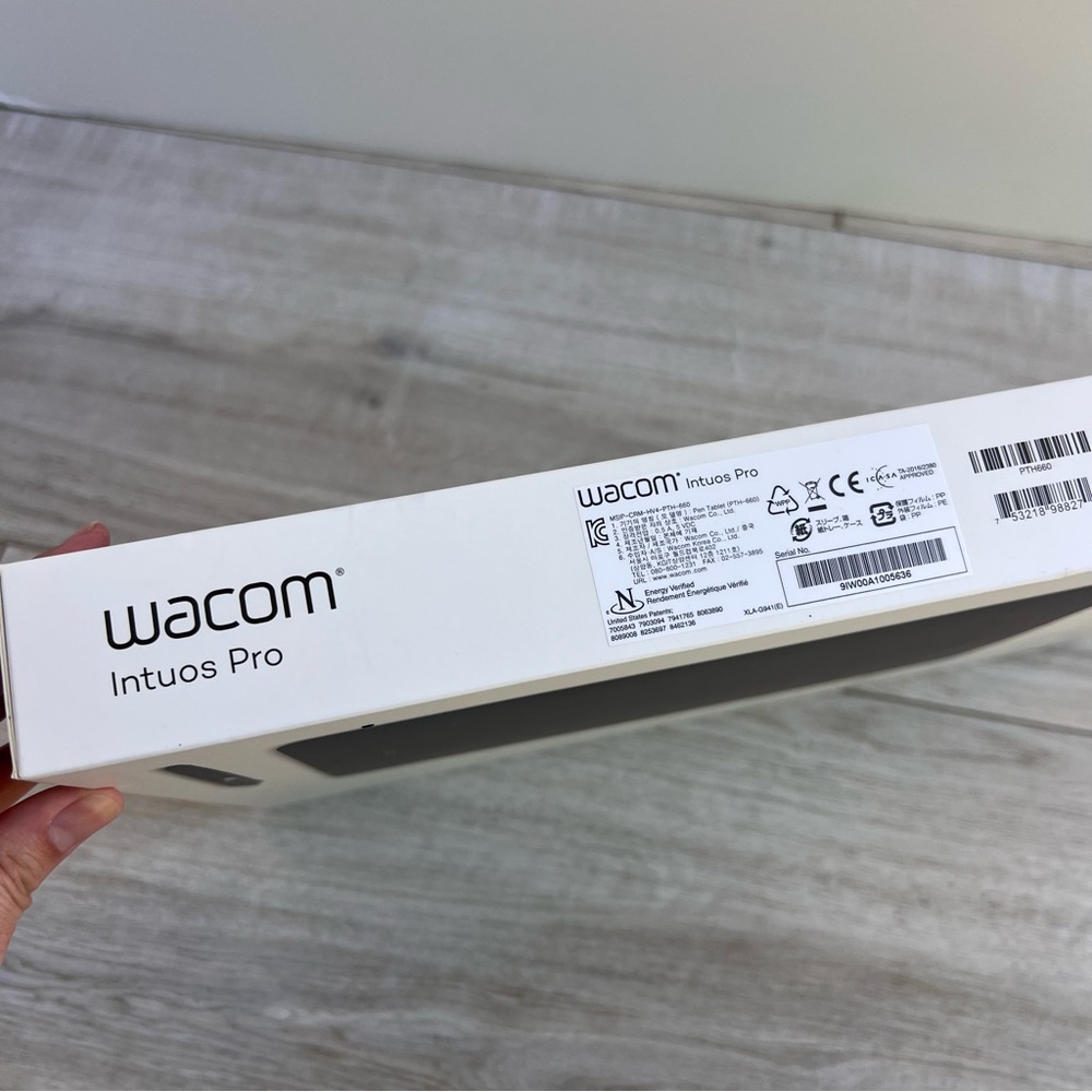 Wacom Intuos Pro Creative Tablet - Picture 2 of 5